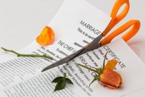 חוזה נישואים קרוע