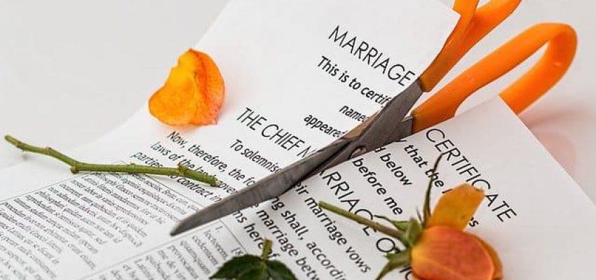 חוזה נישואים קרוע